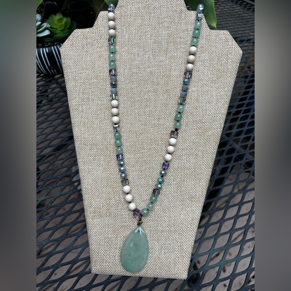 Jewelry - Chic Beaded Necklace with Green Pendant